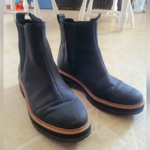 Toms boots - Picture 1 of 5